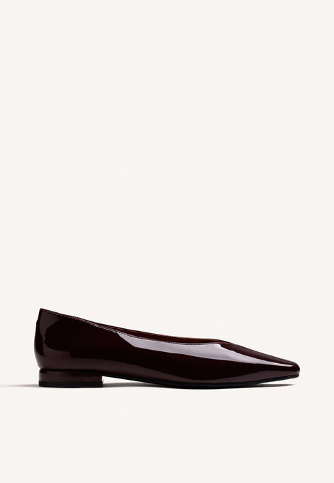 BURGUNDY PATENT LEATHER BALLET FLATS