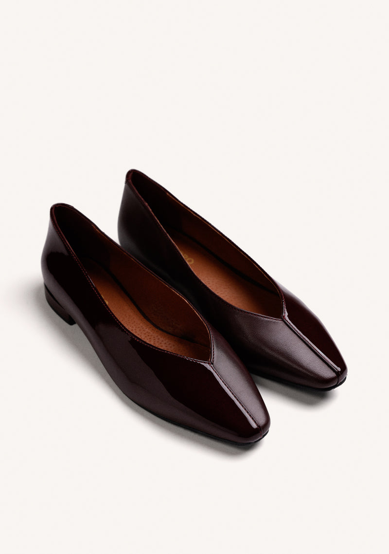 BURGUNDY PATENT LEATHER BALLET FLATS