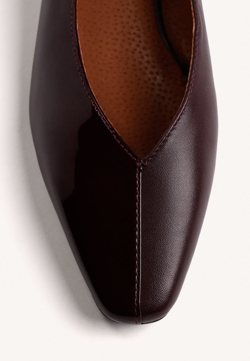 BURGUNDY PATENT LEATHER BALLET FLATS