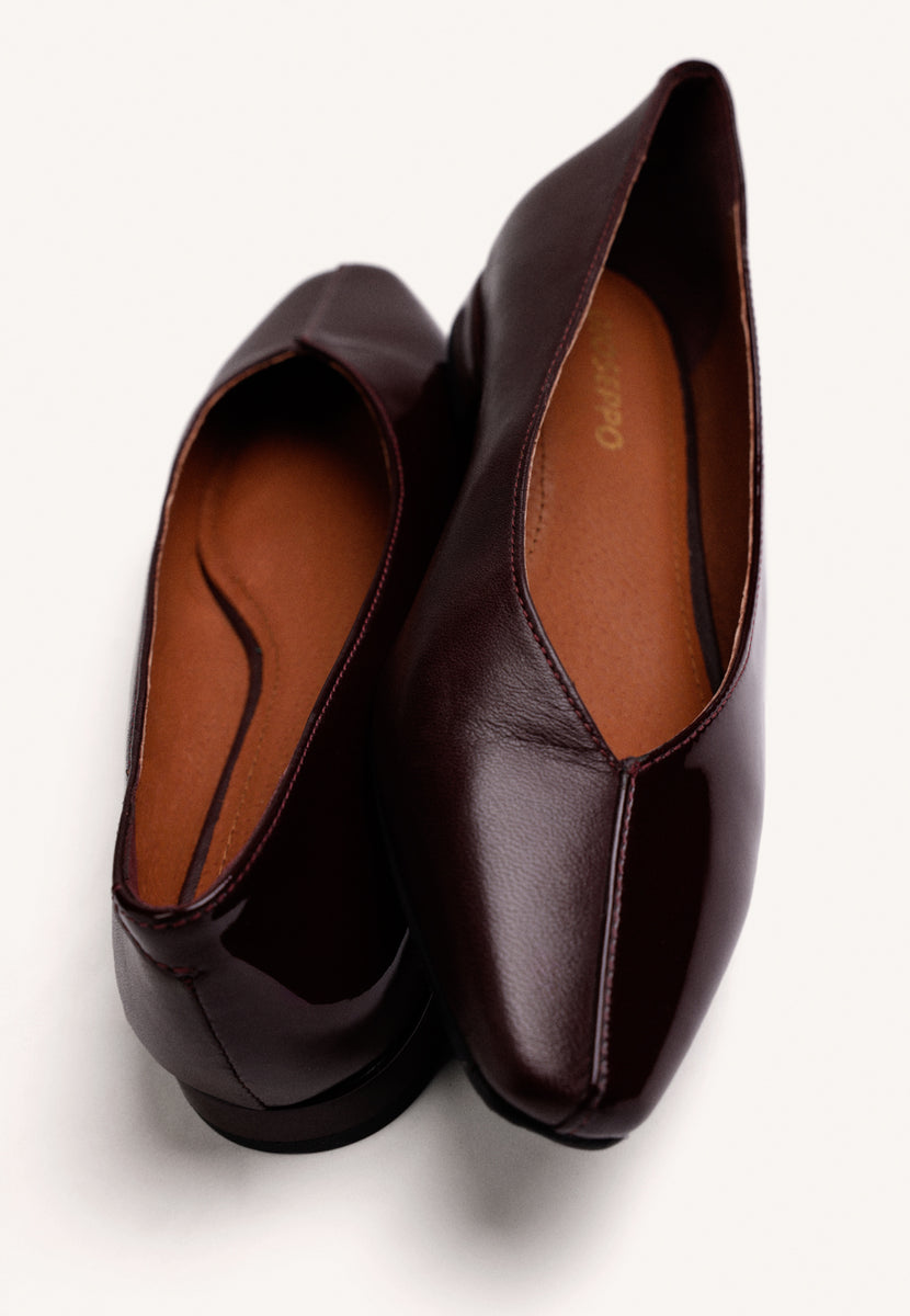 BURGUNDY PATENT LEATHER BALLET FLATS