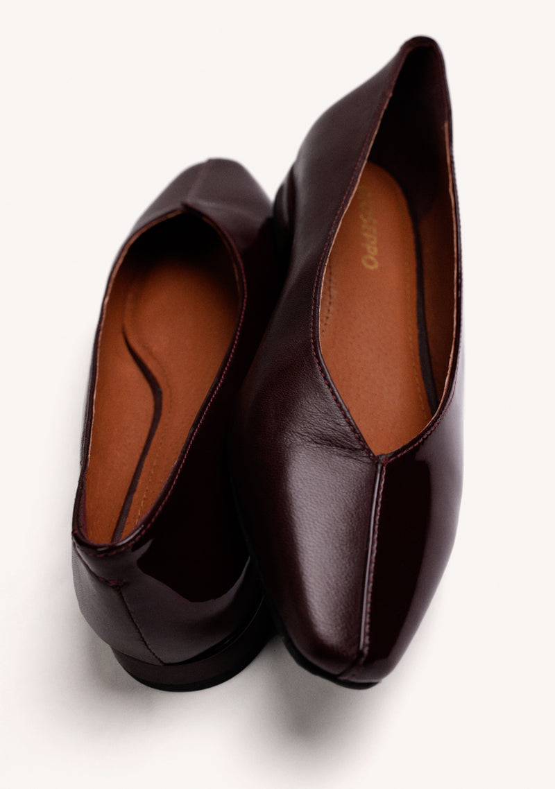 BURGUNDY PATENT LEATHER BALLET FLATS