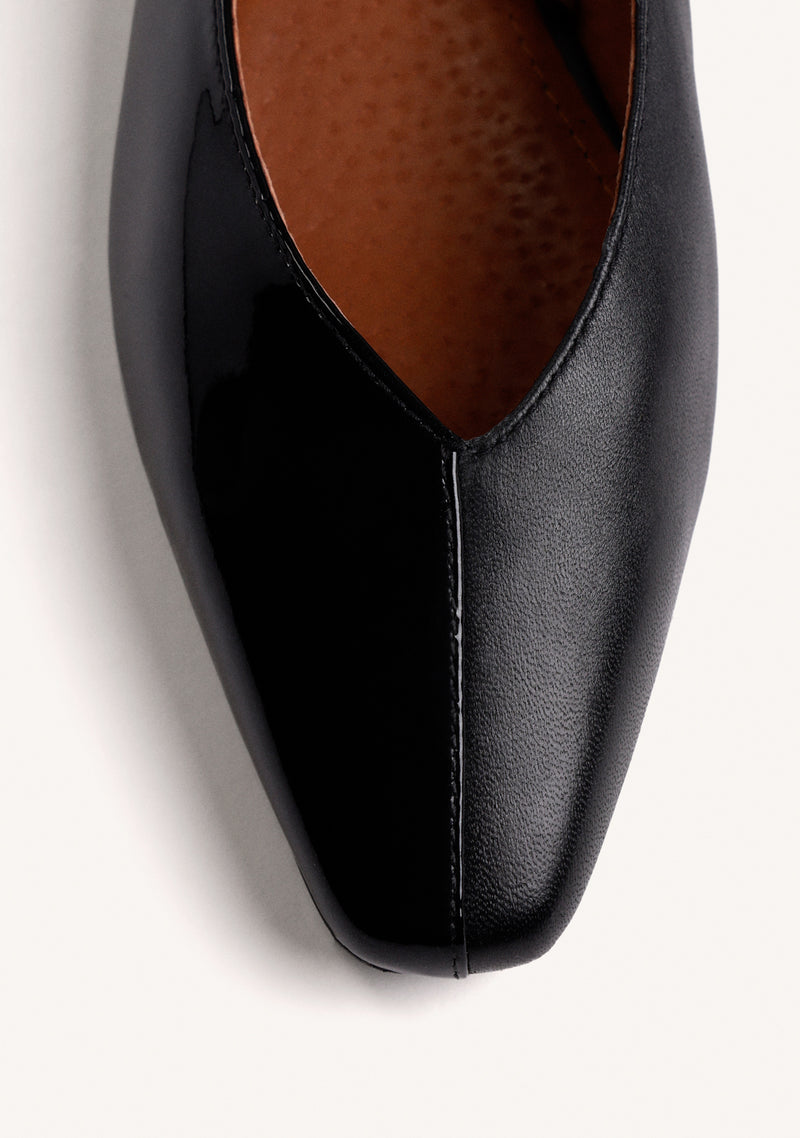 BLACK PATENT LEATHER BALLET FLATS