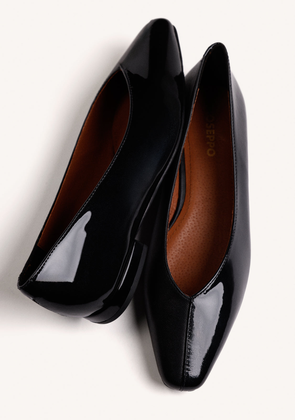 BLACK PATENT LEATHER BALLET FLATS