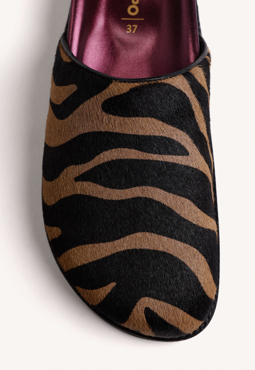 ANIMAL PRINT LEATHER CLOGS WITH BUCKLE