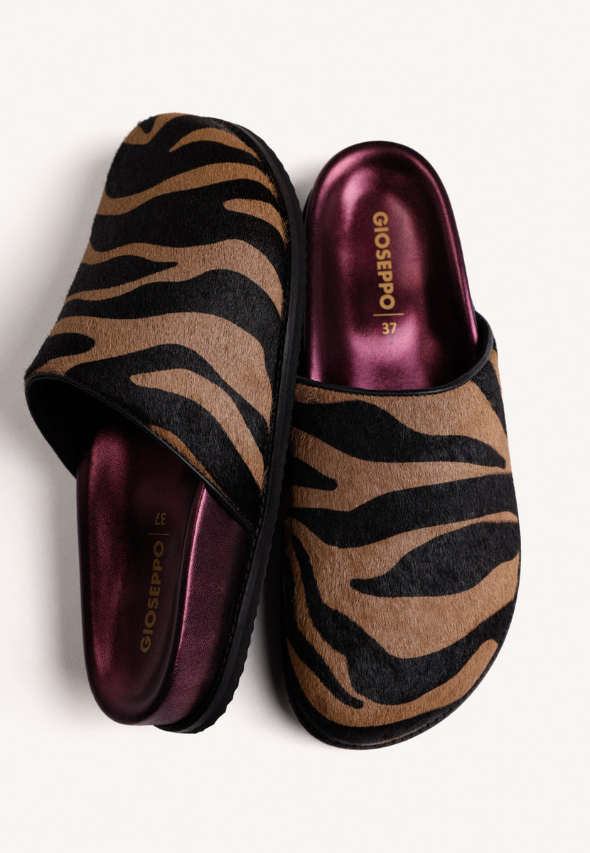ANIMAL PRINT LEATHER CLOGS WITH BUCKLE