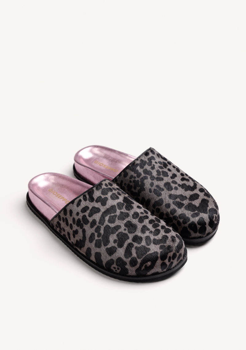 ZUECOS ESTAMPADO ANIMAL PIEL HEBILLA