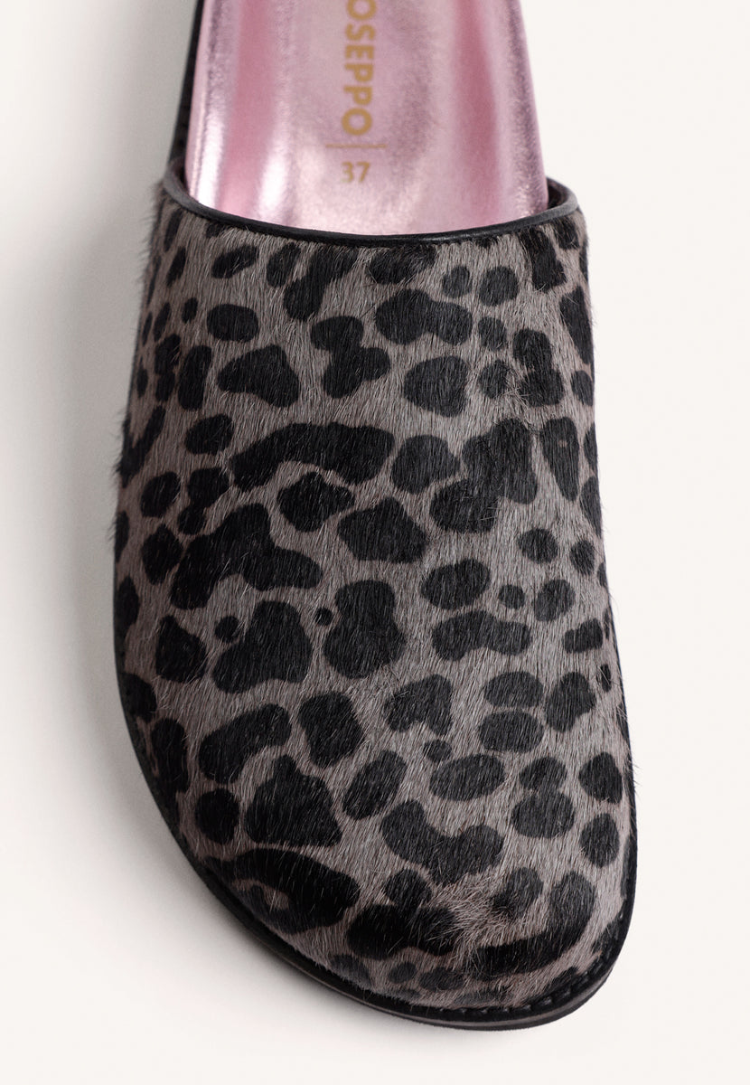 ANIMAL PRINT LEATHER CLOGS WITH BUCKLE