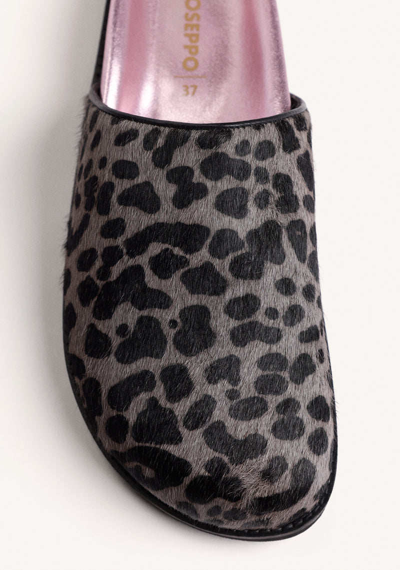 ZUECOS ESTAMPADO ANIMAL PIEL HEBILLA