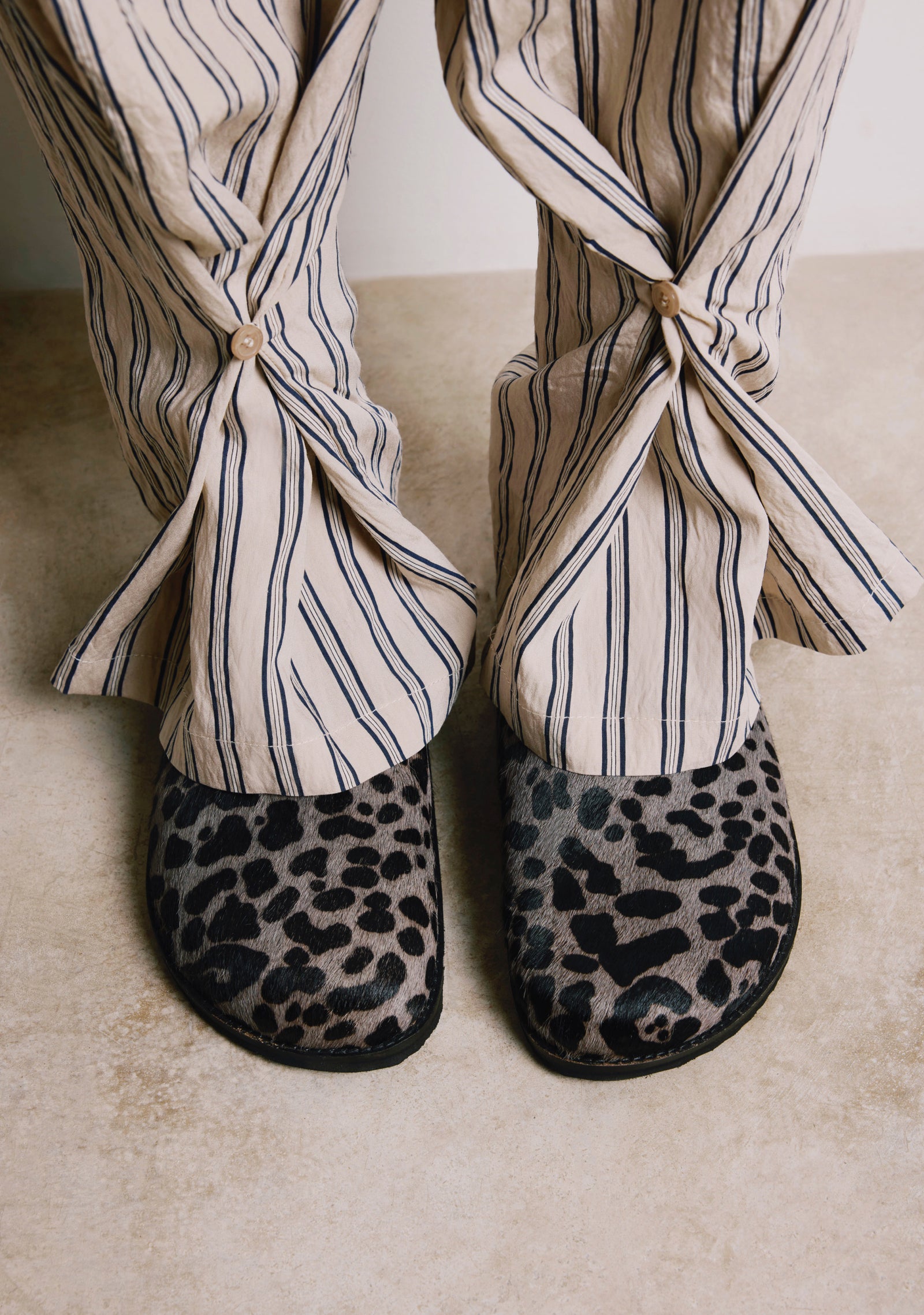 ANIMAL PRINT LEATHER CLOGS WITH BUCKLE