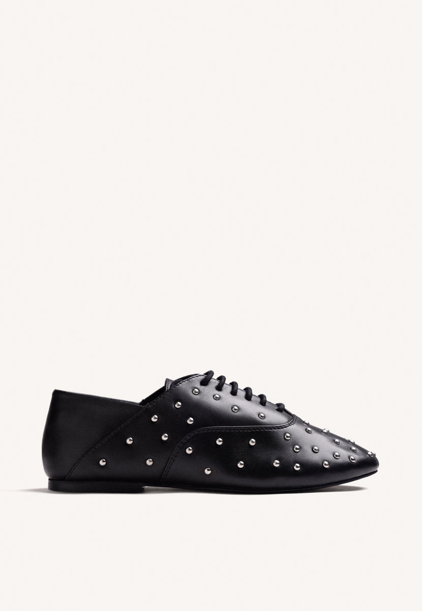 CHAUSSURES PLATES NOIRES EN CUIR AVEC CLOUS