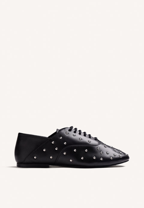 CHAUSSURES PLATES NOIRES EN CUIR AVEC CLOUS