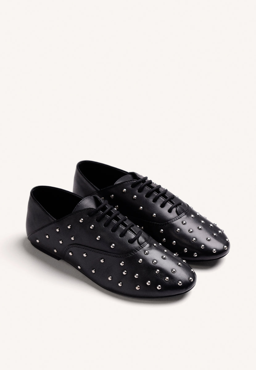 CHAUSSURES PLATES NOIRES EN CUIR AVEC CLOUS