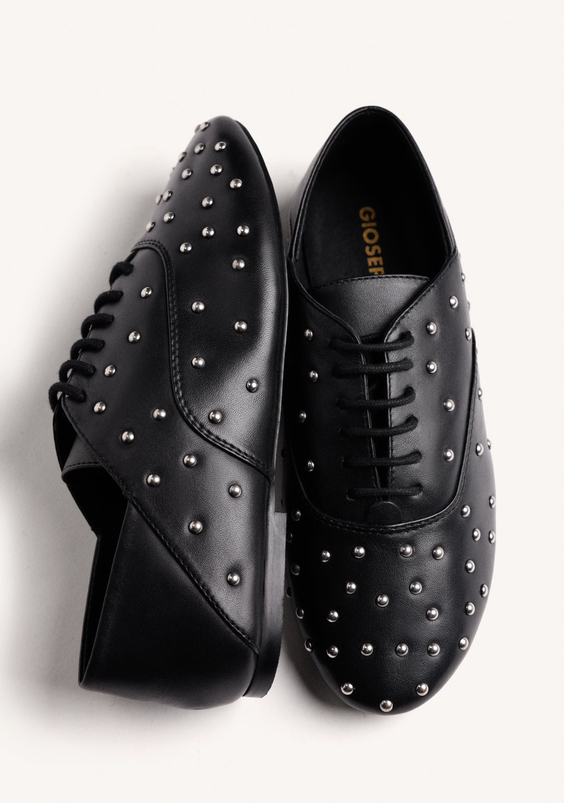 ZAPATOS PLANOS NEGROS PIEL TACHAS