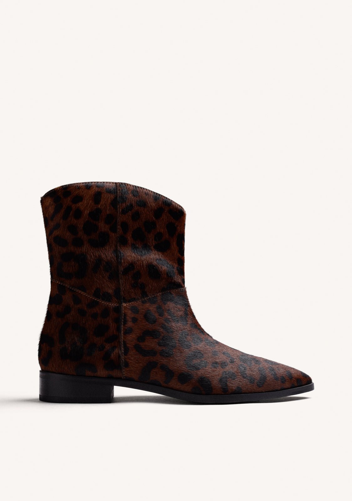 BOTINES ESTAMPADO ANIMAL PIEL