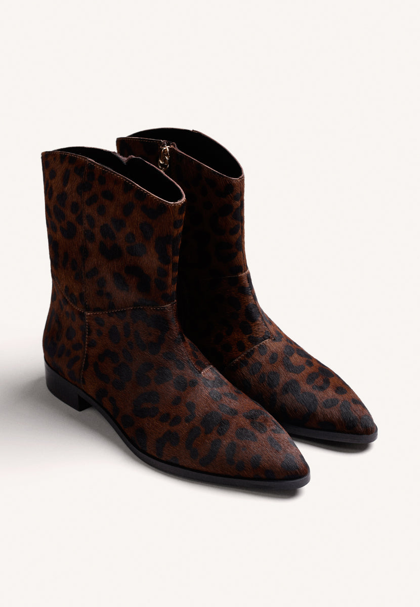 BOTINS DE PELE COM ESTAMPA ANIMAL