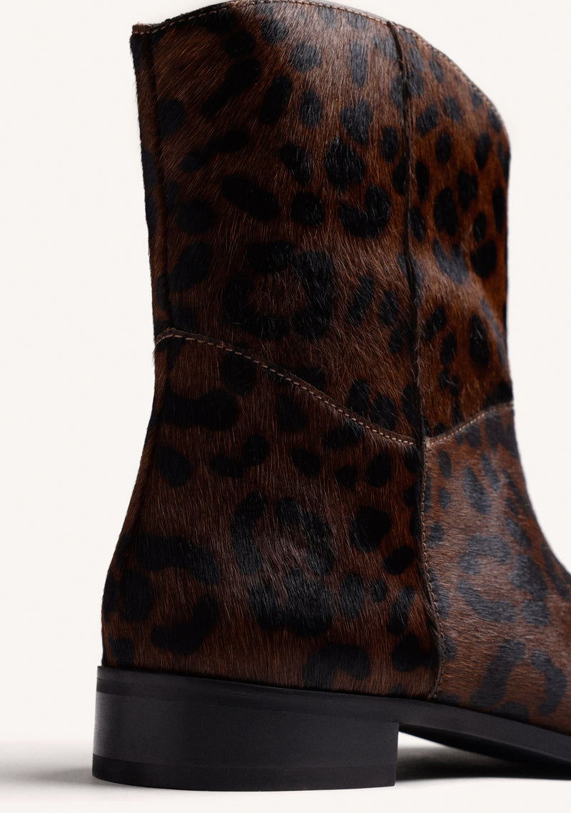 BOTINES ESTAMPADO ANIMAL PIEL
