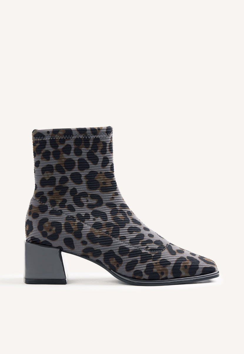 BOTINS ELÁSTICOS COM ESTAMPA ANIMAL