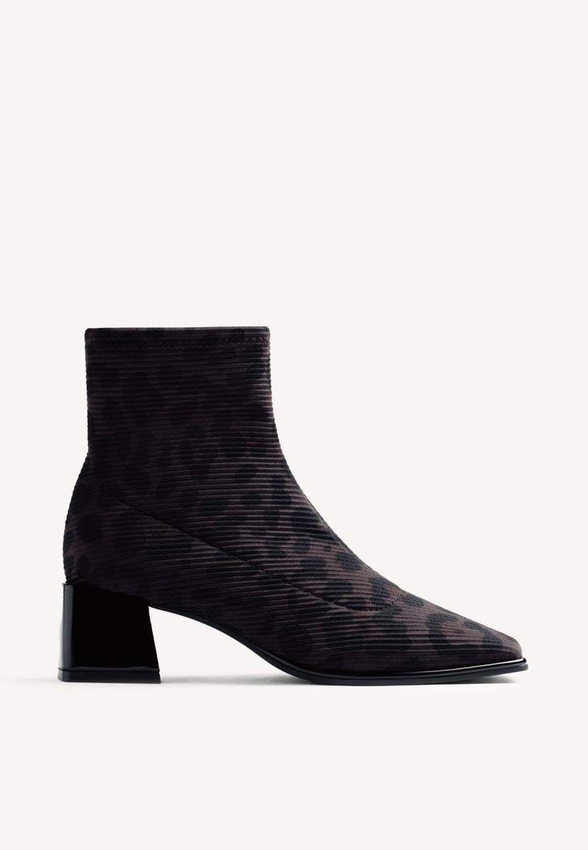 BOTINS ELÁSTICOS COM ESTAMPA ANIMAL