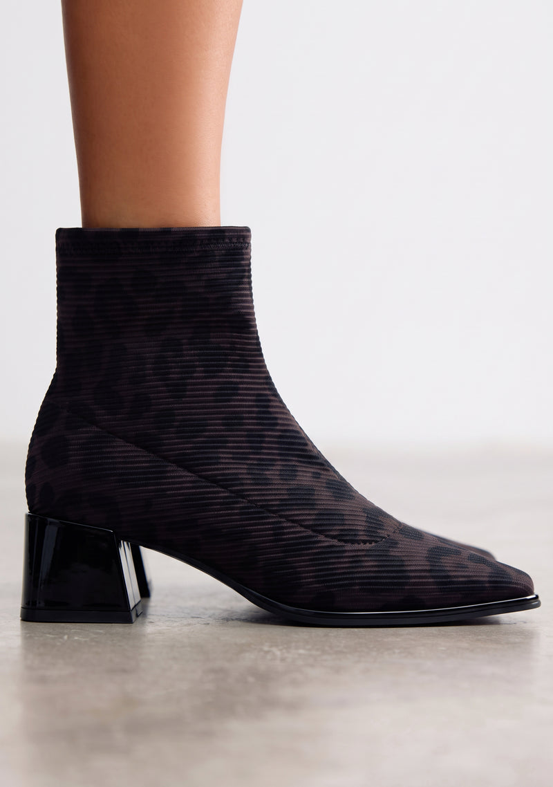 BOTINS ELÁSTICOS COM ESTAMPA ANIMAL