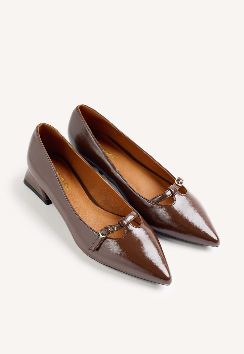 SCARPE CON TACCO MARRONI EFFETTO VERNICE