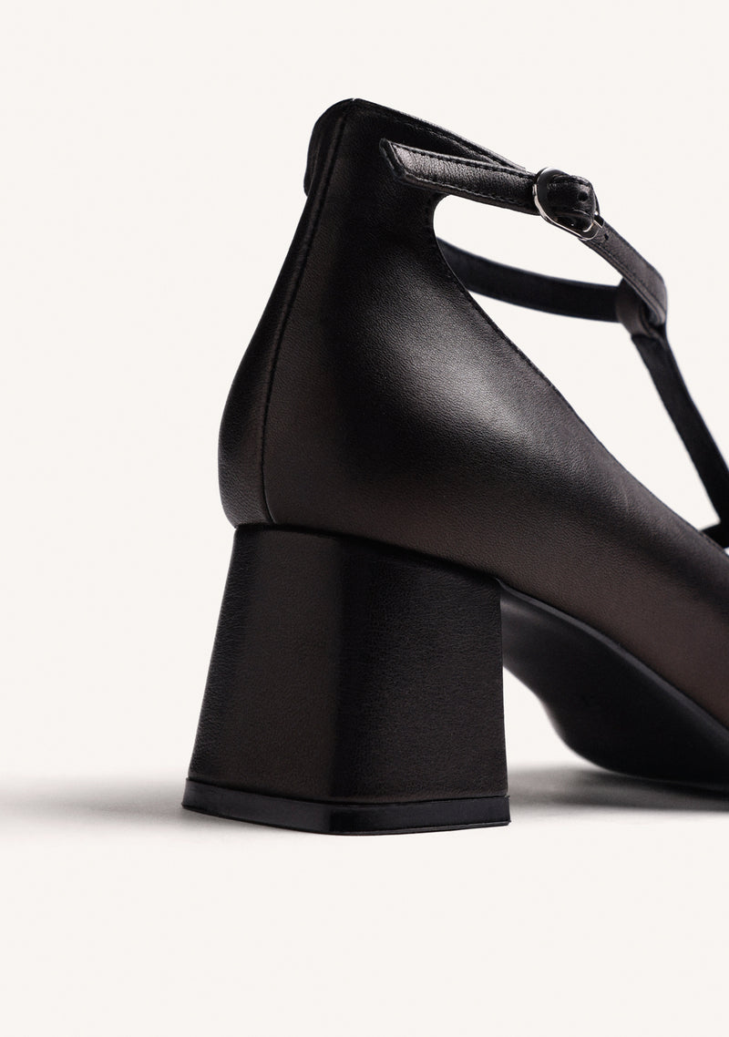 BLACK HEEL SHOES