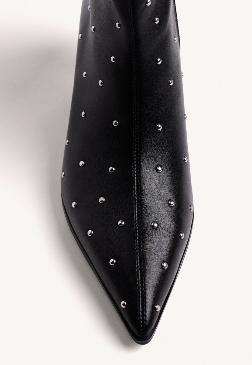 BOTALETAS PRETAS COM TACHAS KITTEN