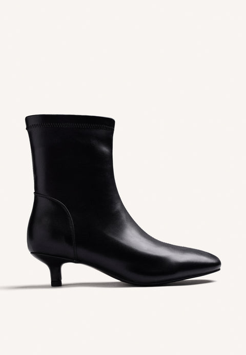 BLACK ELASTIC KITTEN ANKLE BOOTS