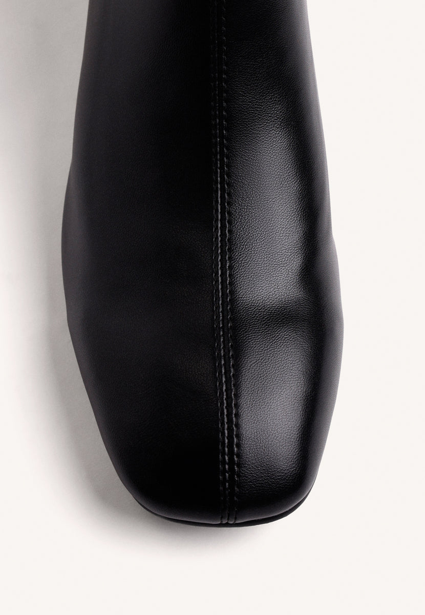 BLACK ELASTIC KITTEN ANKLE BOOTS