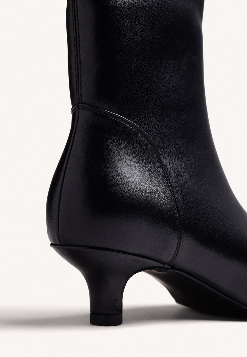 BLACK ELASTIC KITTEN ANKLE BOOTS