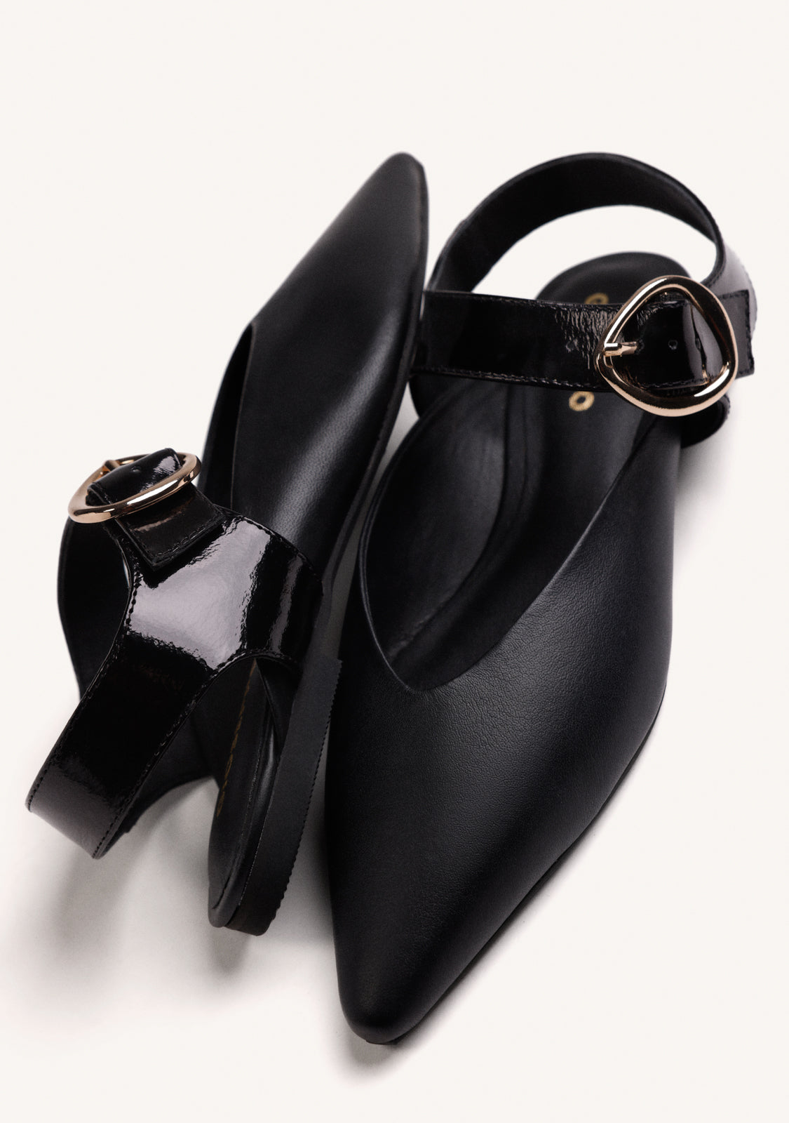 BLACK LEATHER BACKLESS BALLET FLATS