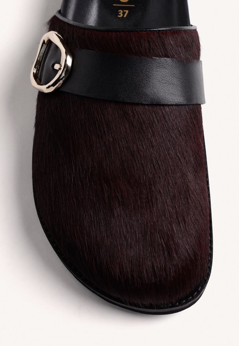 BURGUNDY LEATHER CLOGS WITH BUCKLE