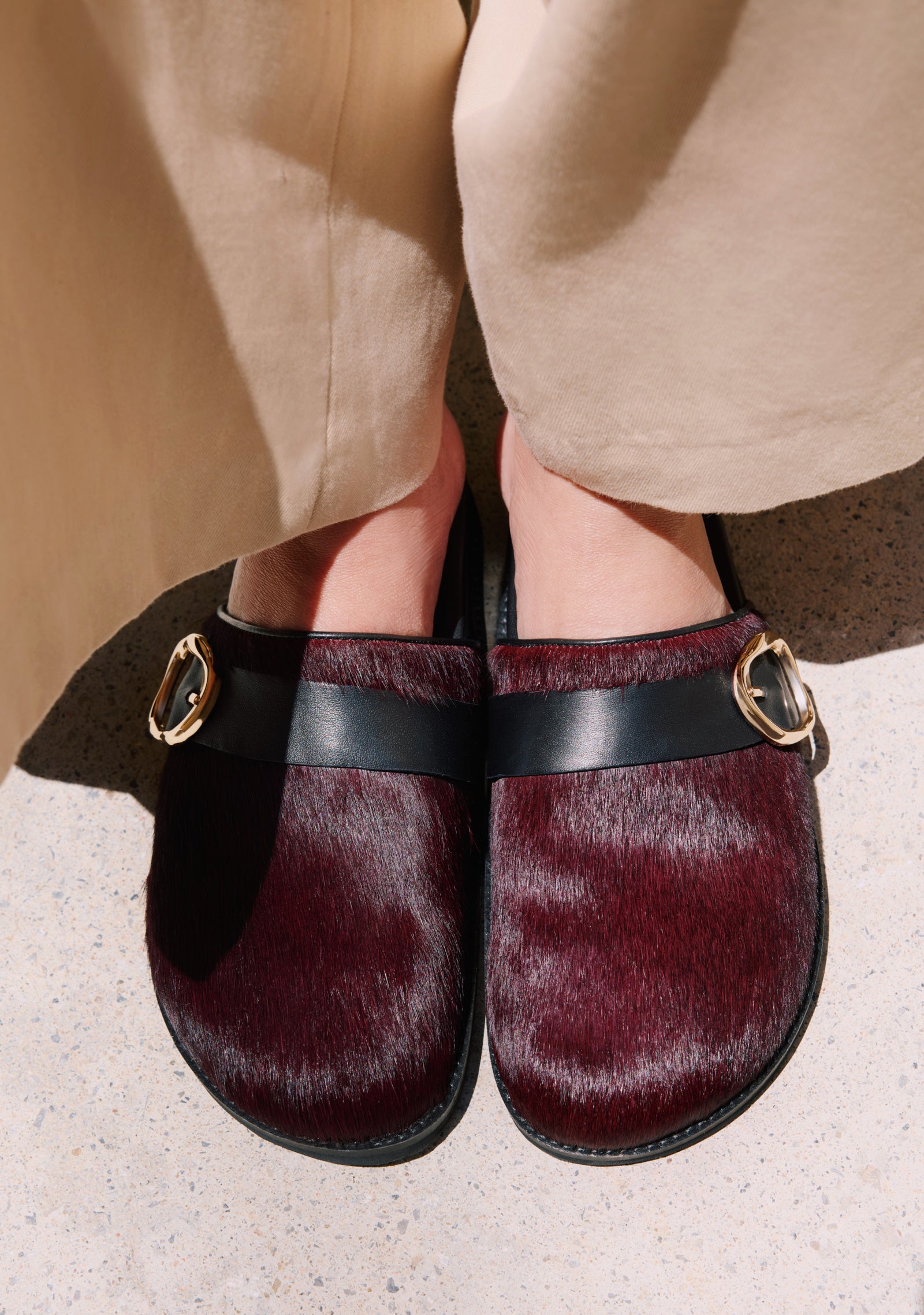 BURGUNDY LEATHER CLOGS WITH BUCKLE