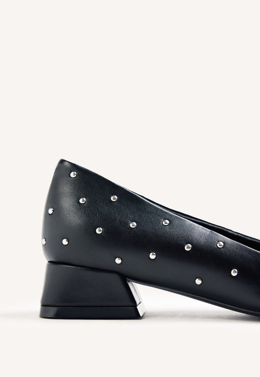 SCARPE TACCO NERE CON BORCHIE
