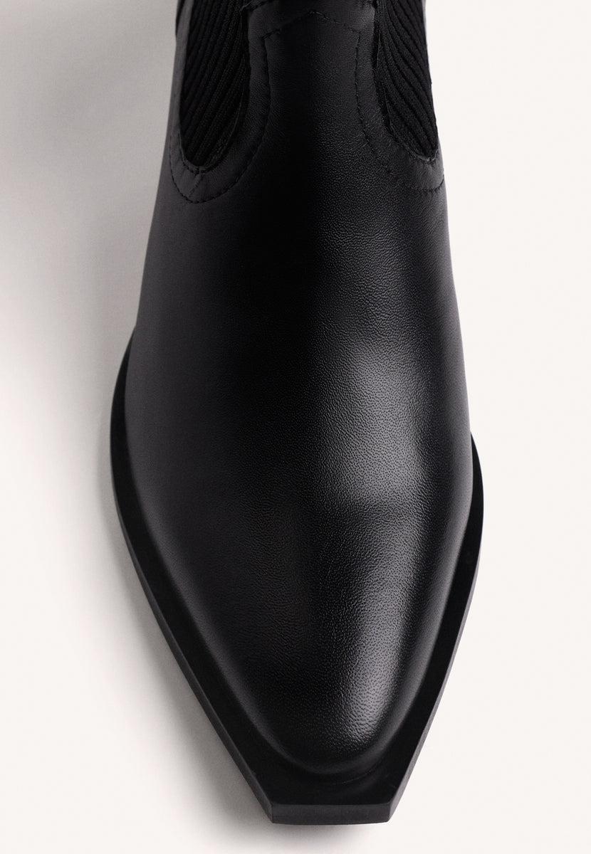 BOTAS PRETAS COWBOY ELÁSTICAS EM PELE