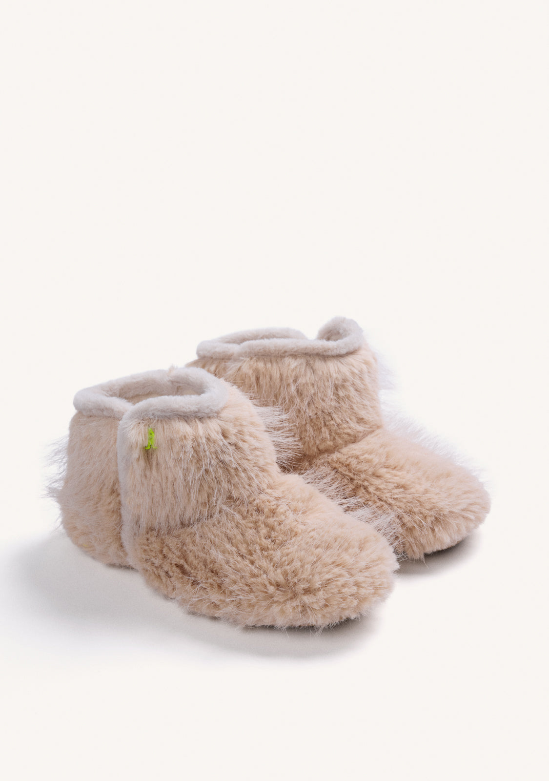 CHAUSSURES D'INTÉRIEUR MONTANTES BEIGE EN FOURRURE