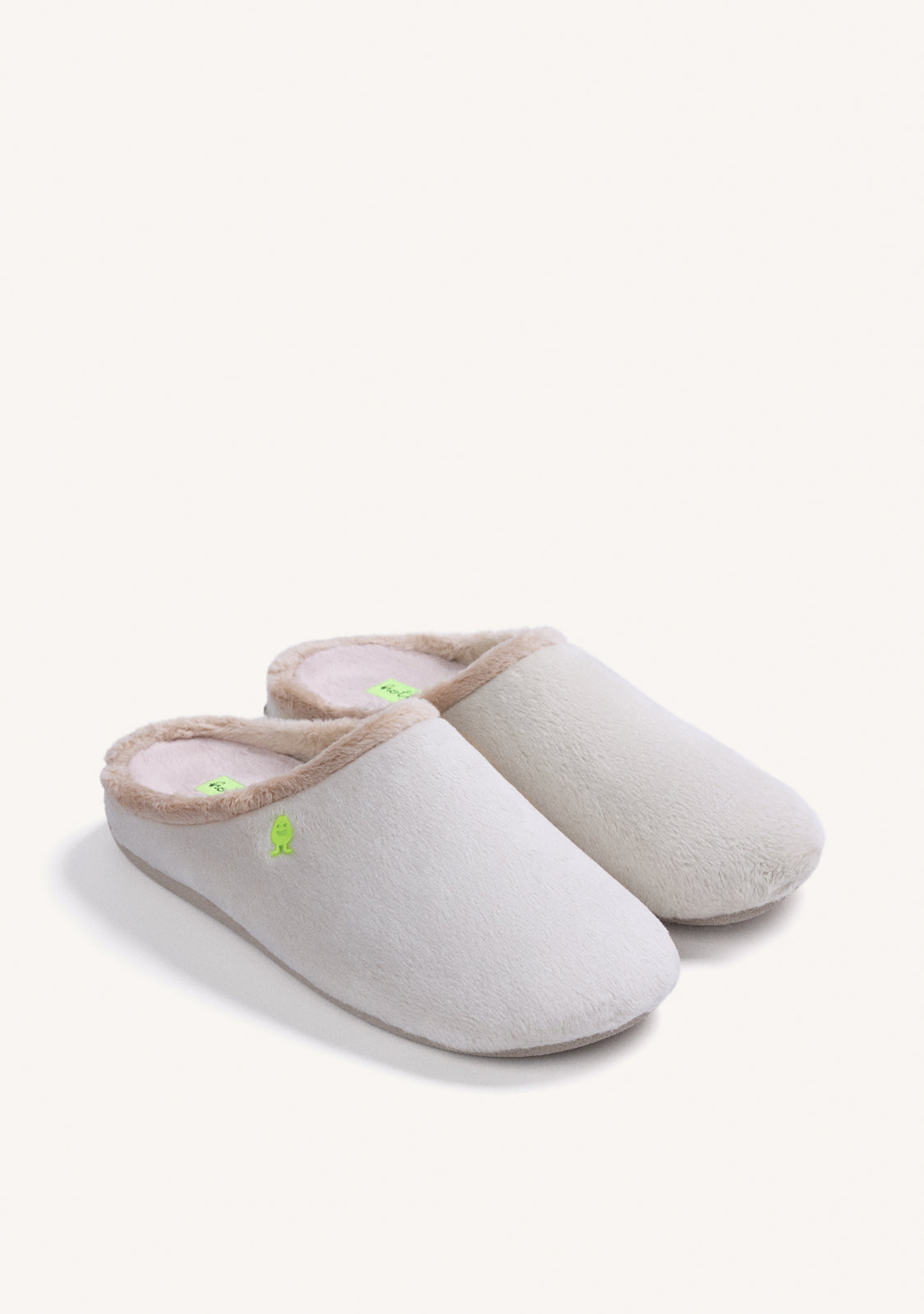 BEIGE FUR HOUSE SLIPPERS