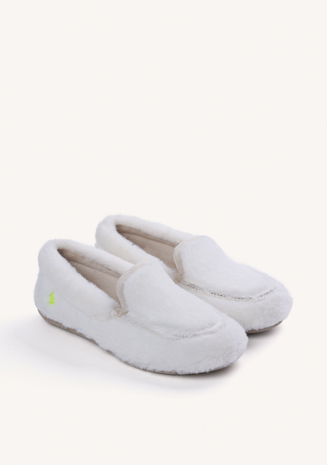 WHITE HOUSE SLIPPERS FAUX FUR LOAFER STYLE