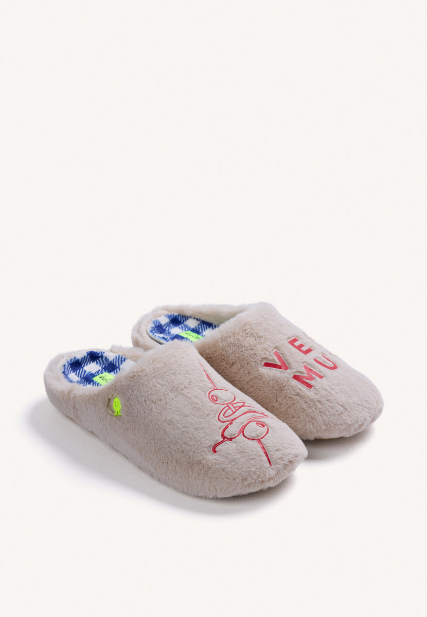 CHAUSSURES D'INTÉRIEUR GRISSES EN FOURRURE AVEC DESSIN ET TEXTE