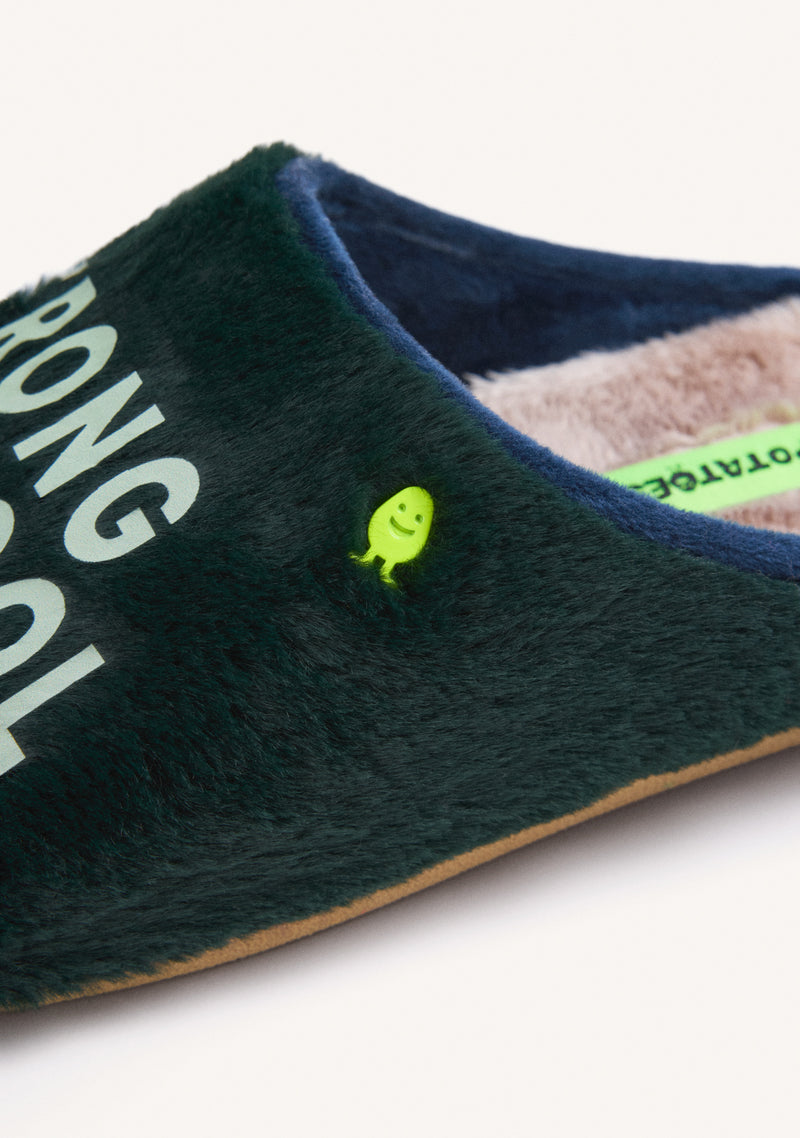 PANTUFAS VERDES DE PELO COM TEXTO