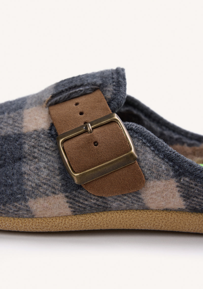 GREY CHECKERED CLOG-STYLE HOUSE SLIPPERS