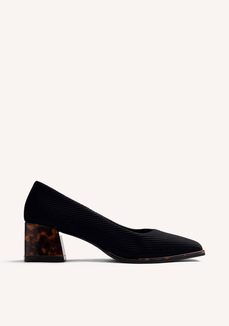 BLACK HIGH HEELS