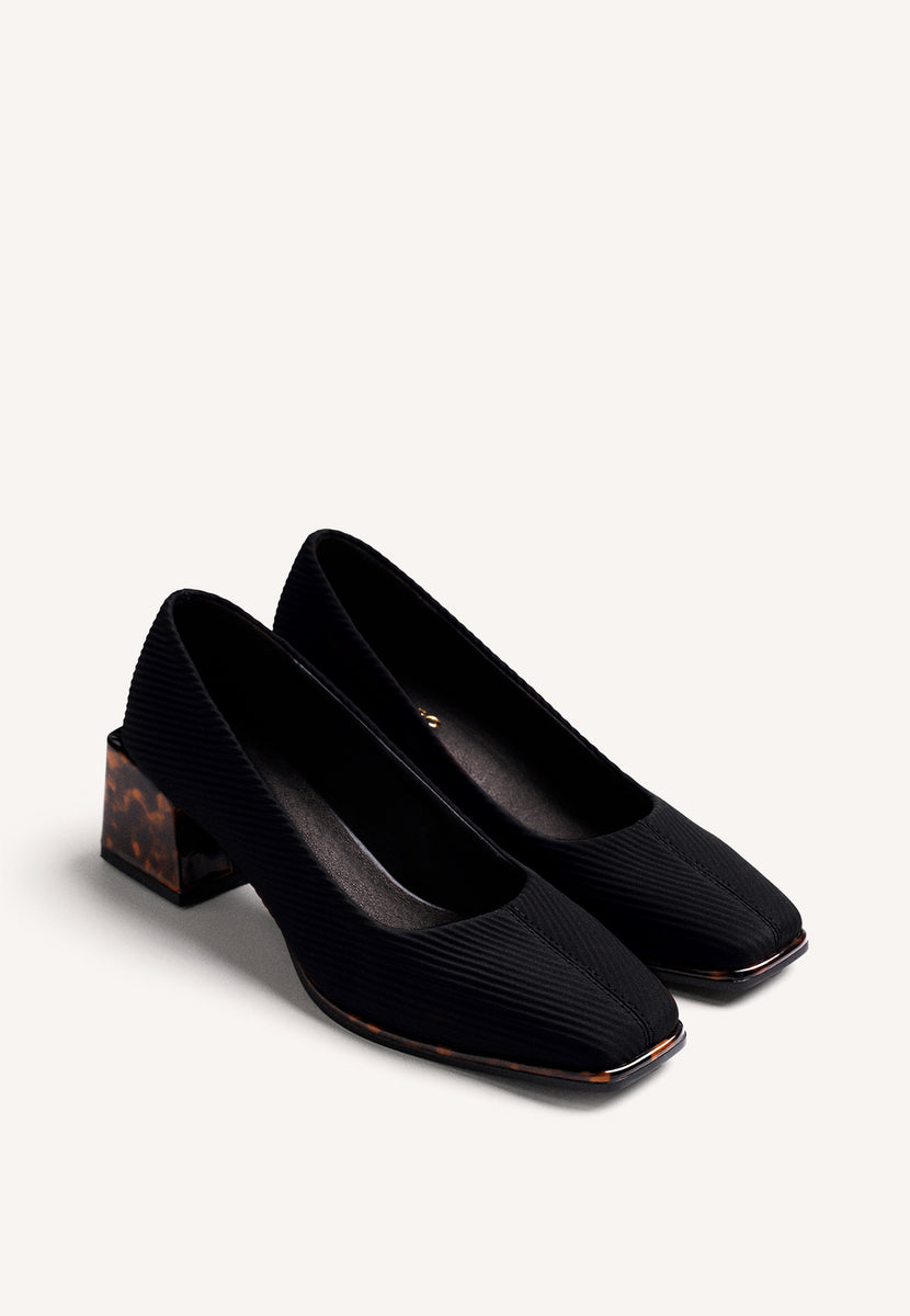BLACK HIGH HEELS