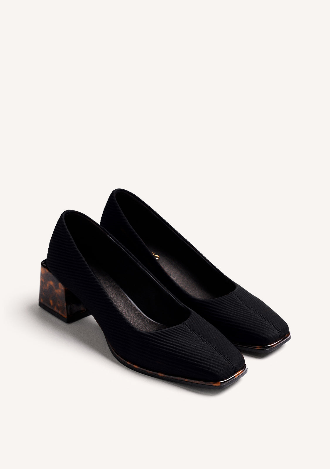 BLACK HIGH HEELS
