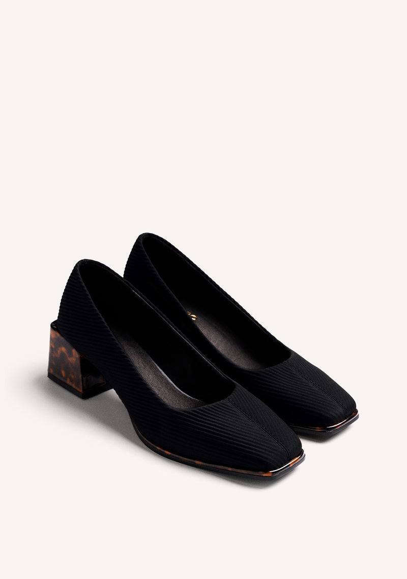 BLACK HIGH HEELS