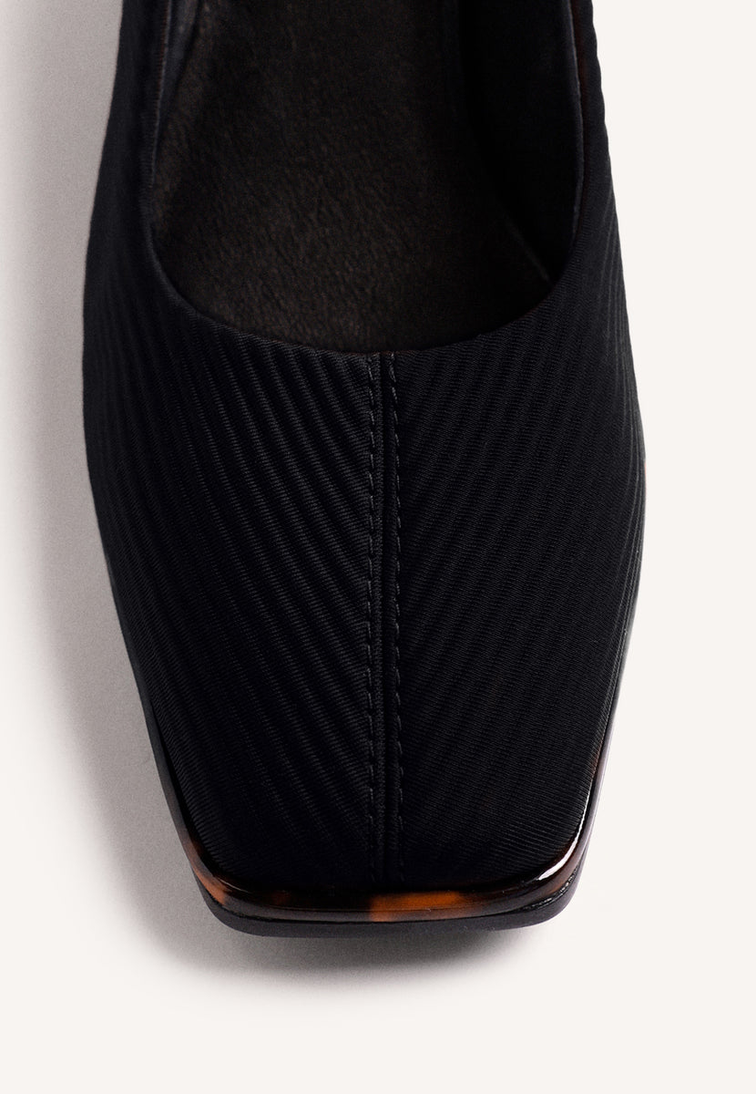 BLACK HIGH HEELS