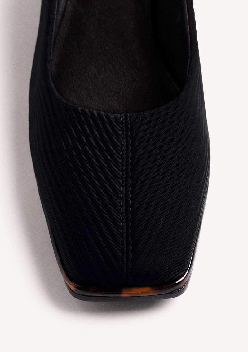 BLACK HIGH HEELS