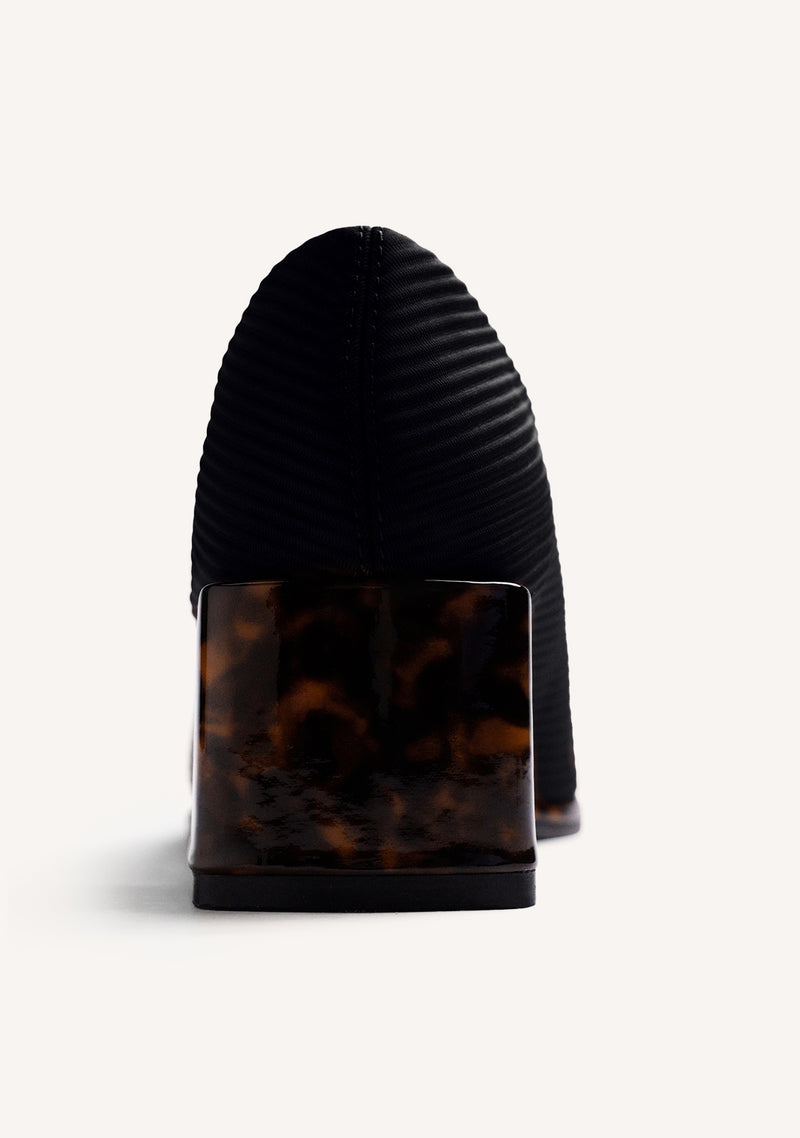 BLACK HIGH HEELS