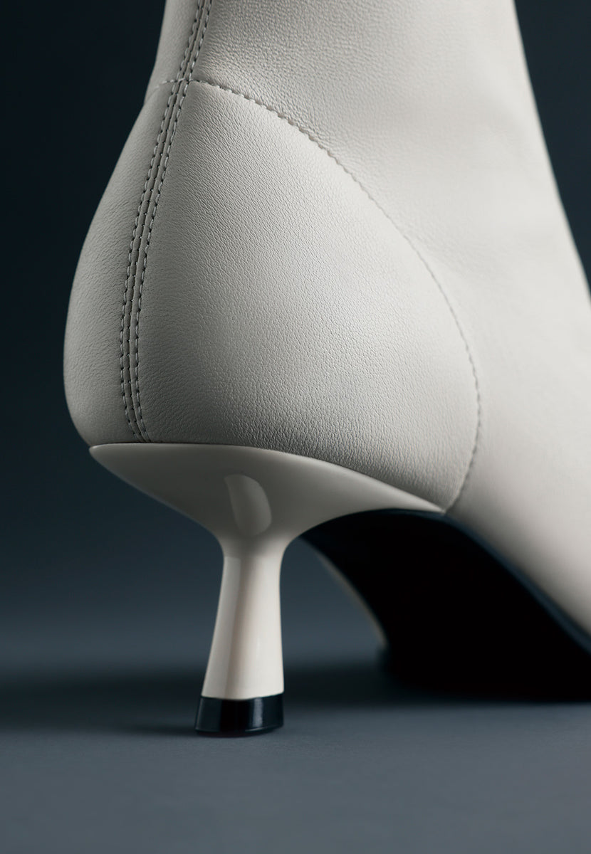 OFF-WHITE LEATHER ELASTIC ANKLE BOOTS BY MELYSSA PINTO