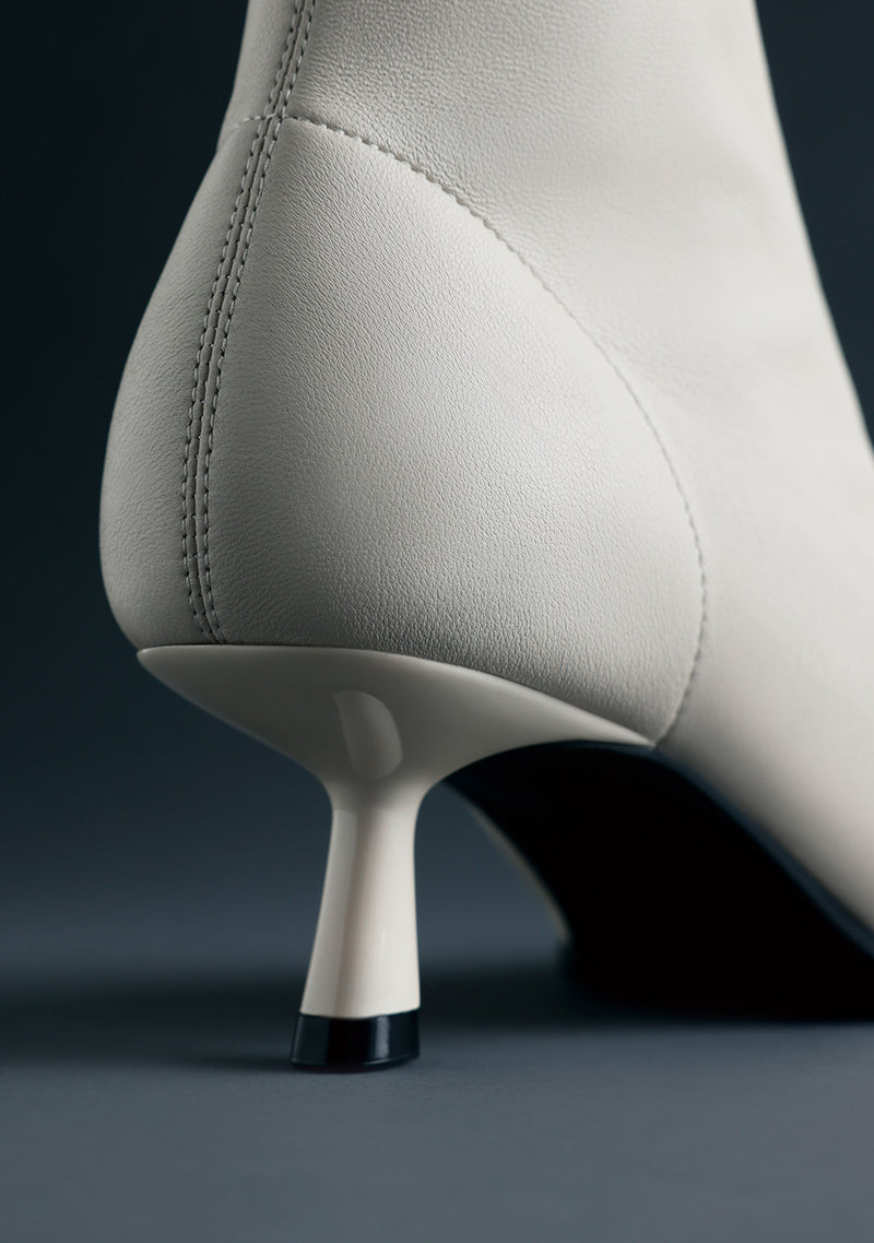 OFF-WHITE LEATHER ELASTIC ANKLE BOOTS BY MELYSSA PINTO