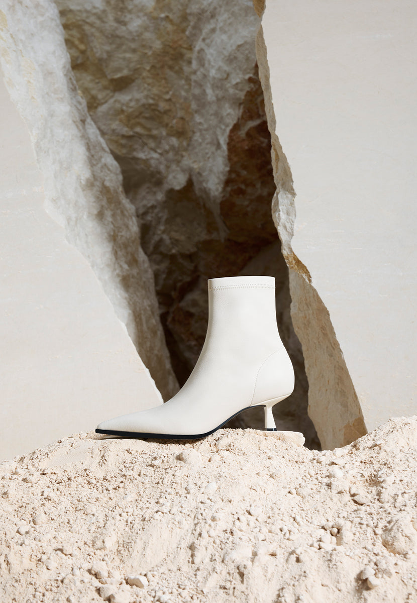 OFF-WHITE LEATHER ELASTIC ANKLE BOOTS BY MELYSSA PINTO